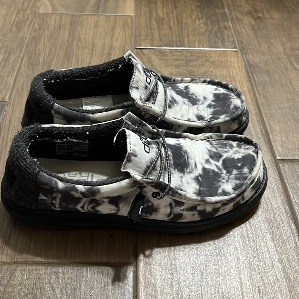 Hey dude Wally size 10 men